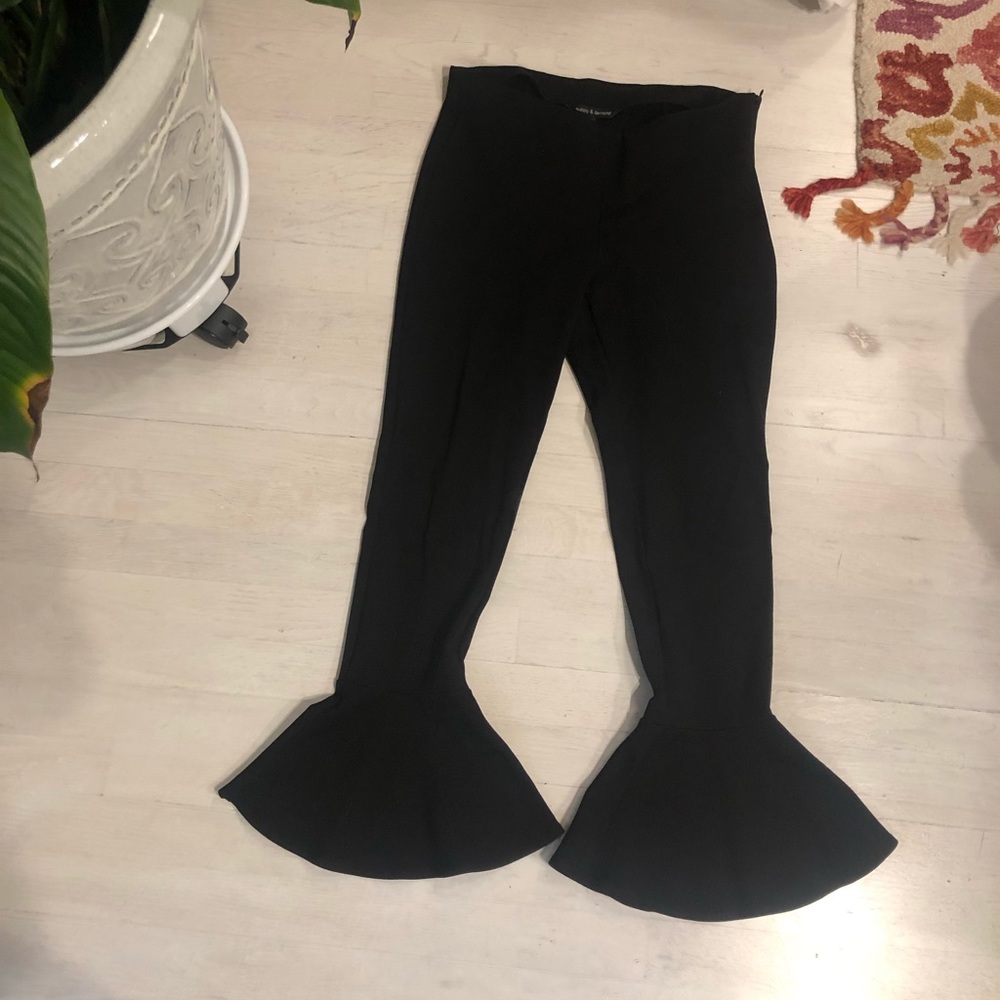 BLACK ANKLE FLARE PANTS